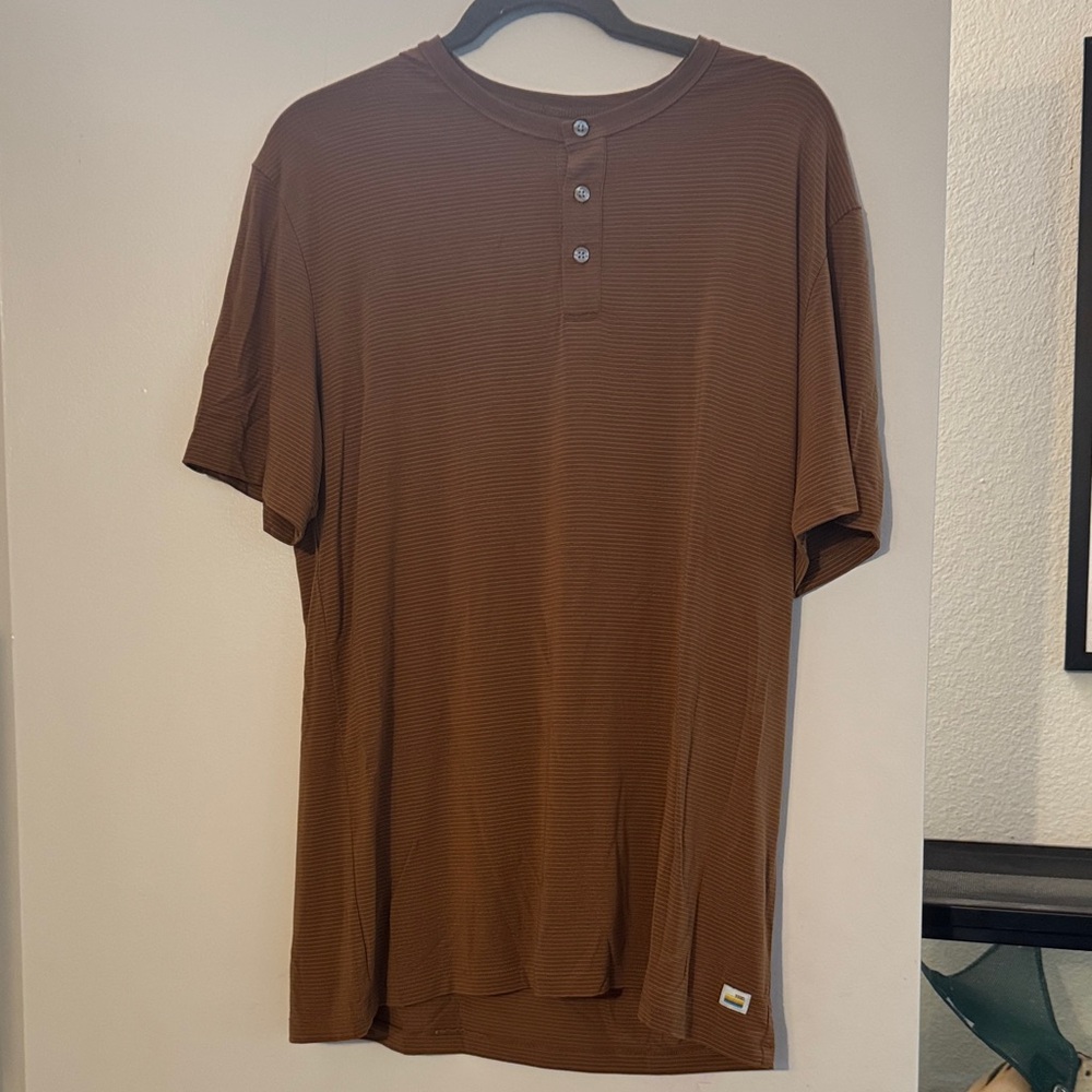 Vuori Linear Henley Shirt Rum Large